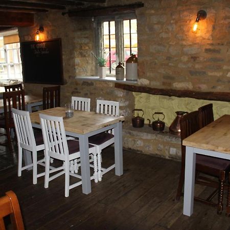 The George Inn Lower Brailes Buitenkant foto